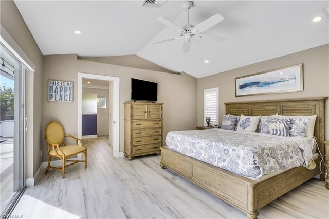 1092 Tivoli DR, Naples, FL 34104