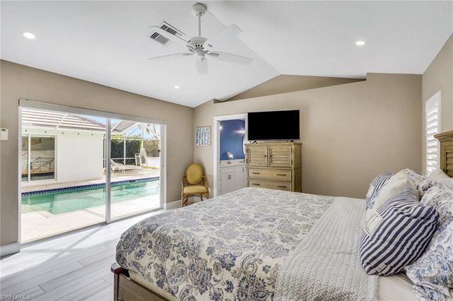 1092 Tivoli DR, Naples, FL 34104