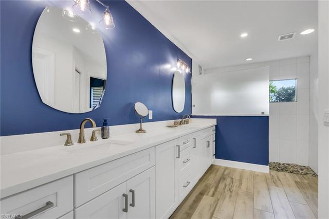 1092 Tivoli DR, Naples, FL 34104