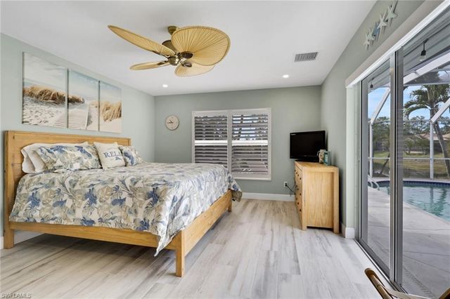 1092 Tivoli DR, Naples, FL 34104