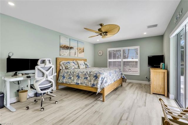 1092 Tivoli DR, Naples, FL 34104