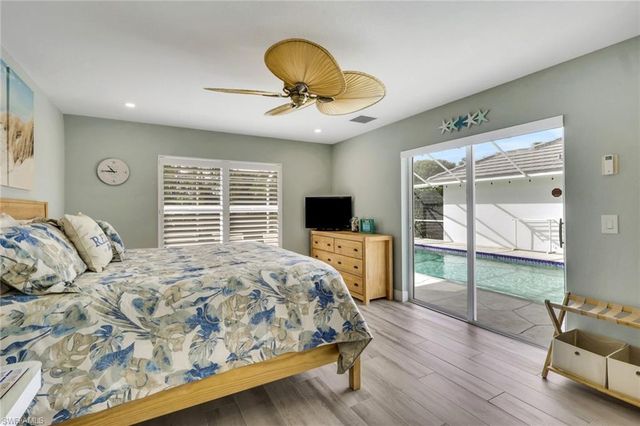 1092 Tivoli DR, Naples, FL 34104