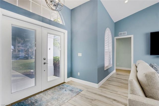 1092 Tivoli DR, Naples, FL 34104