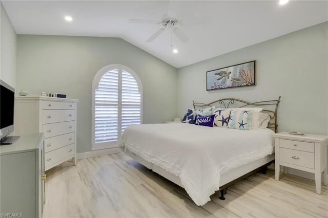 1092 Tivoli DR, Naples, FL 34104