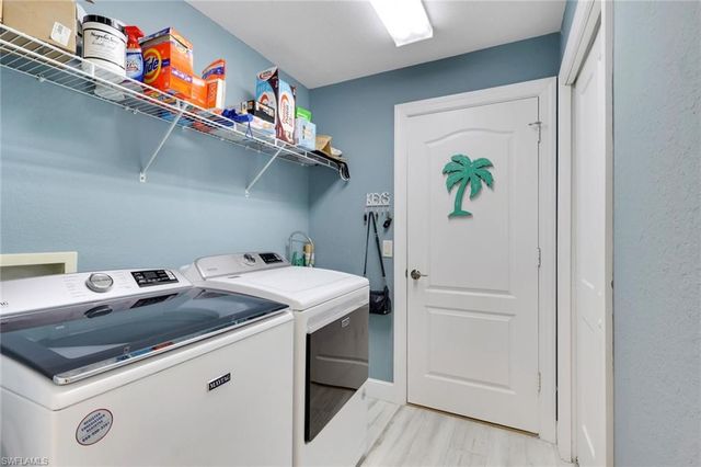 1092 Tivoli DR, Naples, FL 34104