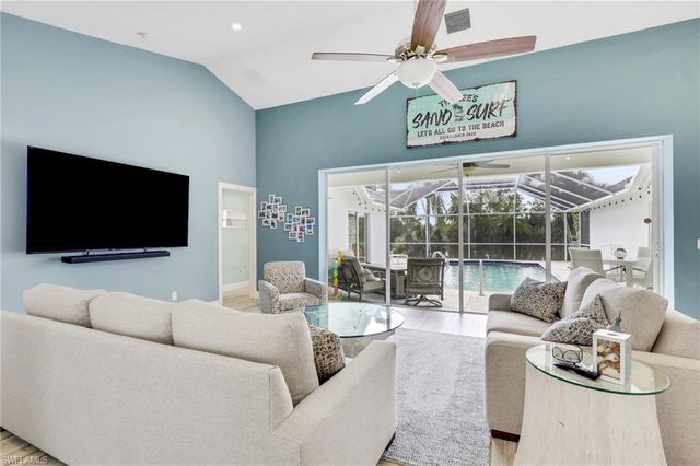 1092 Tivoli DR, Naples, FL 34104