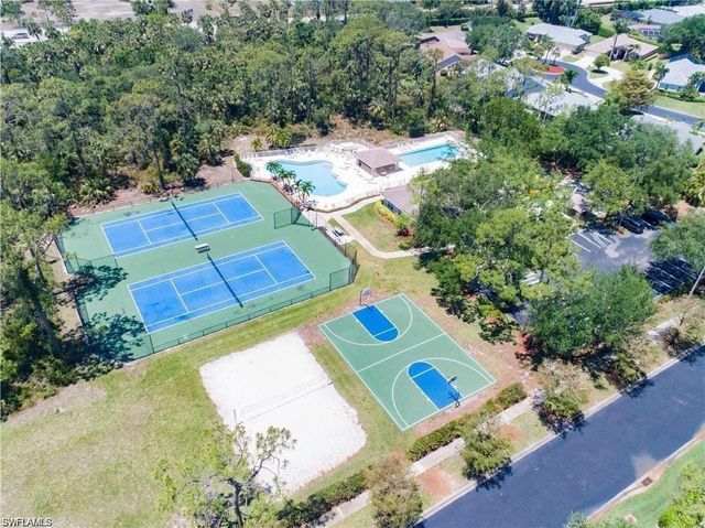 1092 Tivoli DR, Naples, FL 34104