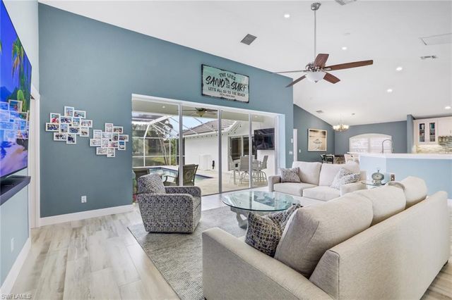 1092 Tivoli DR, Naples, FL 34104