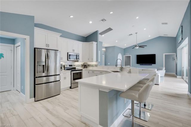 1092 Tivoli DR, Naples, FL 34104