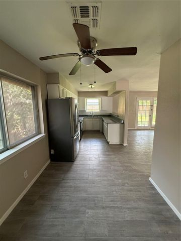 626 Shore Acres Boulevard, La Porte, TX 77571
