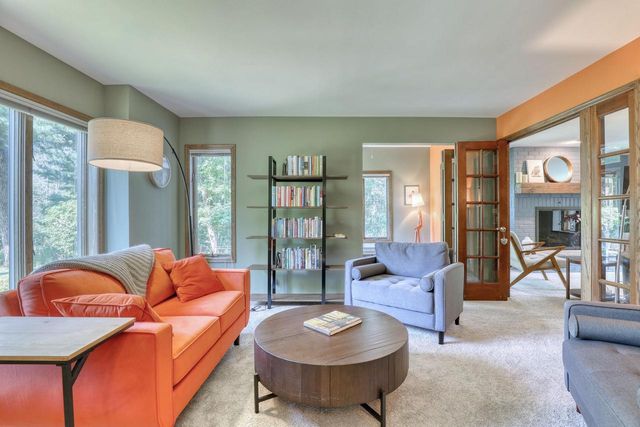 1248 N Lost Woods ROAD, Summit, WI 53066