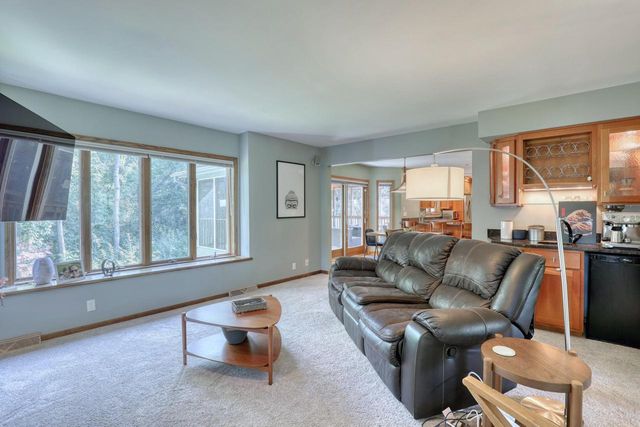 1248 N Lost Woods ROAD, Summit, WI 53066