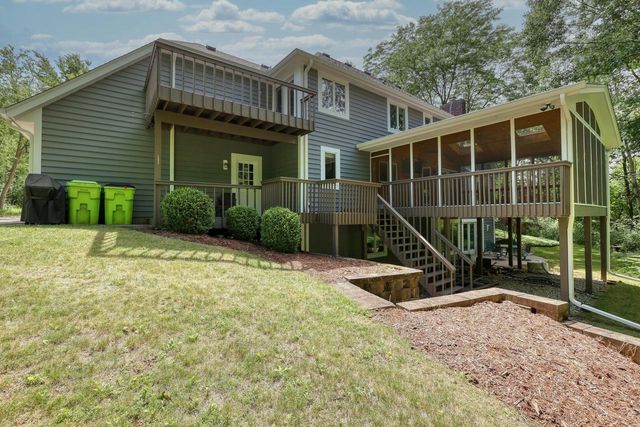 1248 N Lost Woods ROAD, Summit, WI 53066