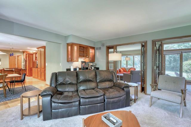 1248 N Lost Woods ROAD, Summit, WI 53066