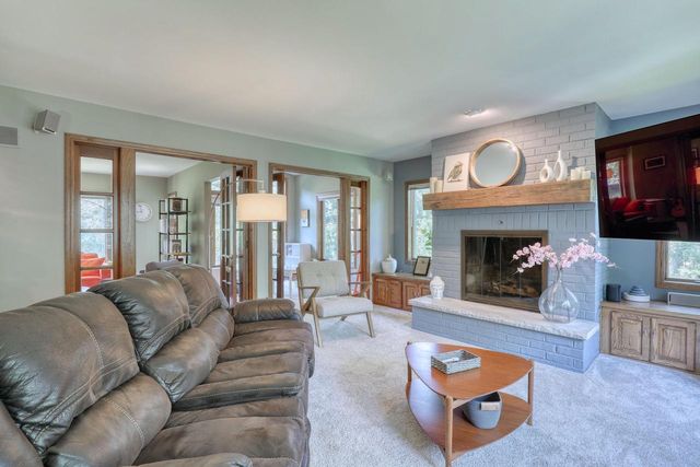 1248 N Lost Woods ROAD, Summit, WI 53066