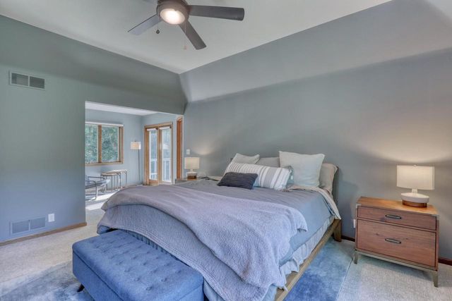 1248 N Lost Woods ROAD, Summit, WI 53066