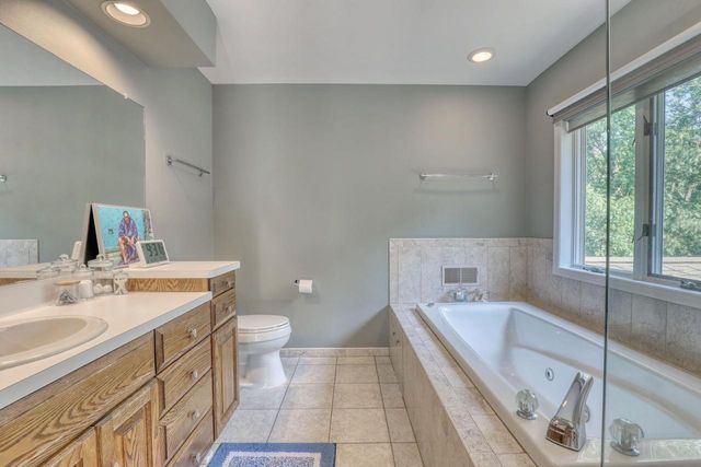 1248 N Lost Woods ROAD, Summit, WI 53066