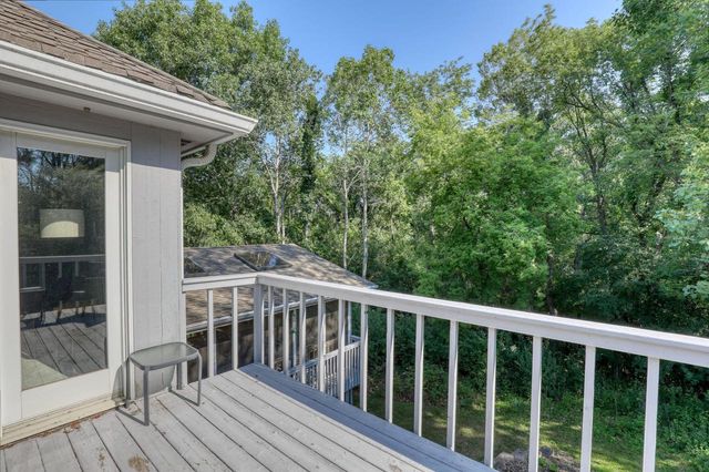 1248 N Lost Woods ROAD, Summit, WI 53066
