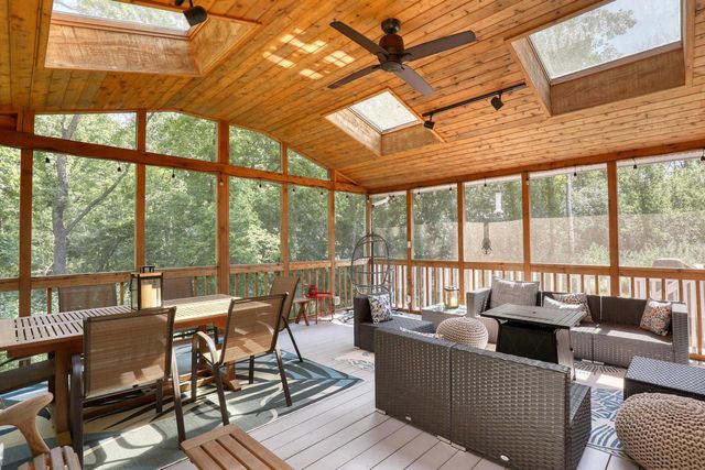 1248 N Lost Woods ROAD, Summit, WI 53066