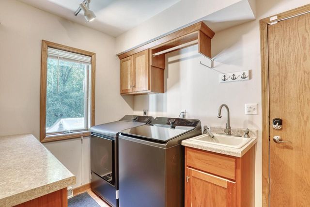 1248 N Lost Woods ROAD, Summit, WI 53066