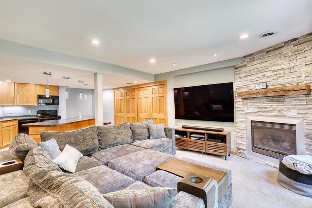 1248 N Lost Woods ROAD, Summit, WI 53066