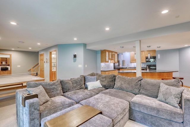 1248 N Lost Woods ROAD, Summit, WI 53066