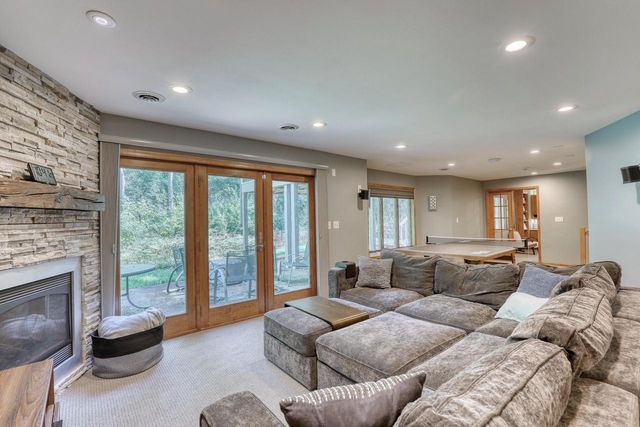 1248 N Lost Woods ROAD, Summit, WI 53066