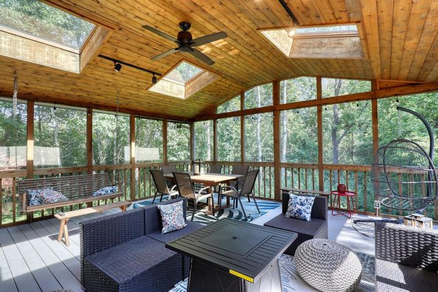 1248 N Lost Woods ROAD, Summit, WI 53066