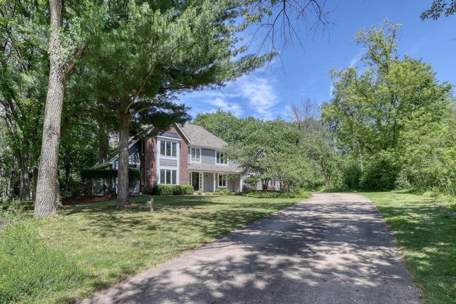 1248 N Lost Woods ROAD, Summit, WI 53066