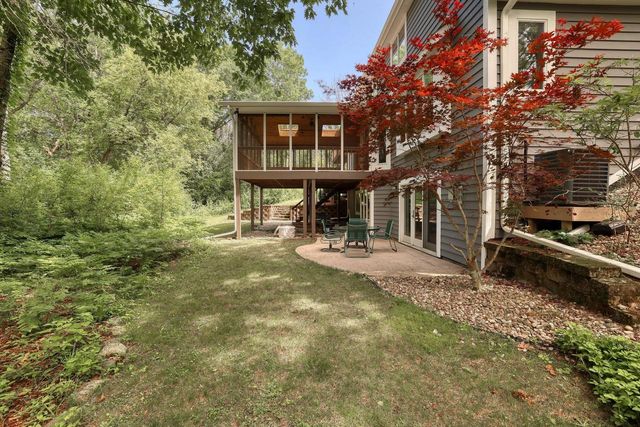 1248 N Lost Woods ROAD, Summit, WI 53066