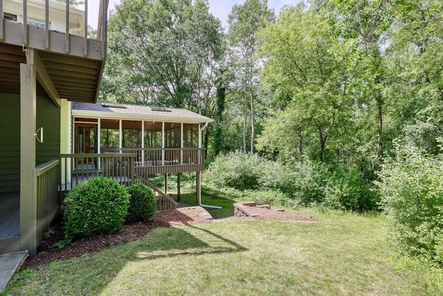 1248 N Lost Woods ROAD, Summit, WI 53066