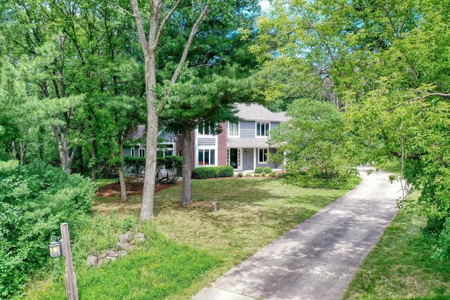 1248 N Lost Woods ROAD, Summit, WI 53066