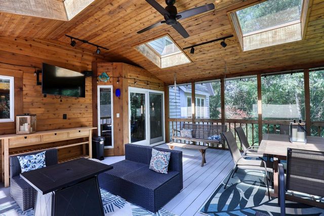 1248 N Lost Woods ROAD, Summit, WI 53066