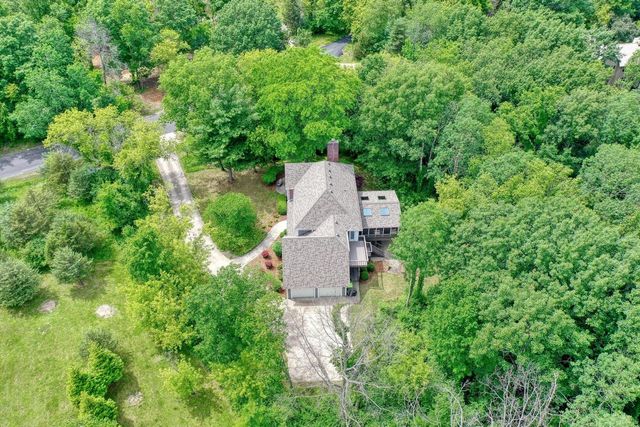 1248 N Lost Woods ROAD, Summit, WI 53066