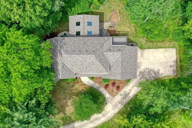 1248 N Lost Woods ROAD, Summit, WI 53066