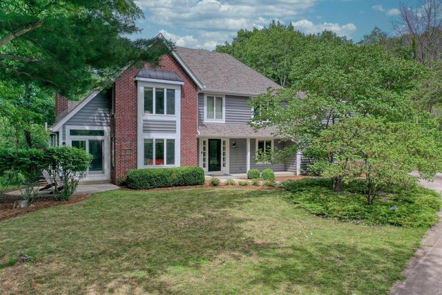 1248 N Lost Woods ROAD, Summit, WI 53066