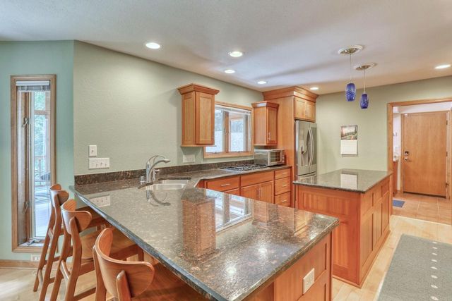 1248 N Lost Woods ROAD, Summit, WI 53066