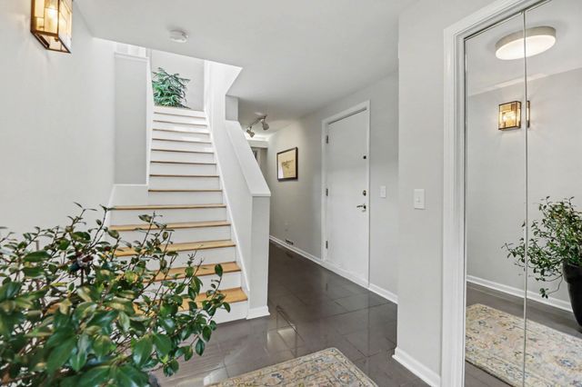 1906 Old Orchard Court, Ann Arbor, MI 48103
