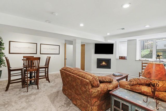 1906 Old Orchard Court, Ann Arbor, MI 48103