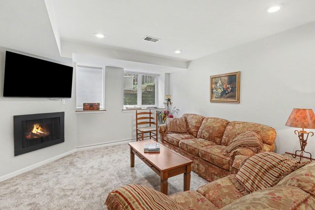1906 Old Orchard Court, Ann Arbor, MI 48103