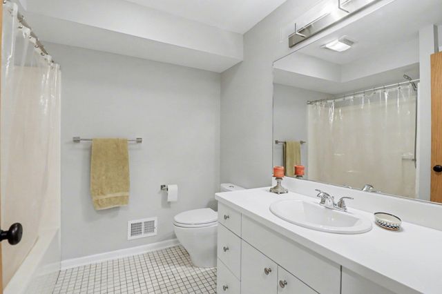 1906 Old Orchard Court, Ann Arbor, MI 48103