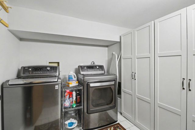 1906 Old Orchard Court, Ann Arbor, MI 48103