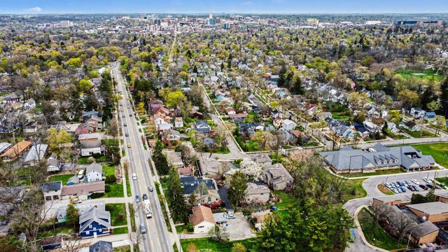 1906 Old Orchard Court, Ann Arbor, MI 48103