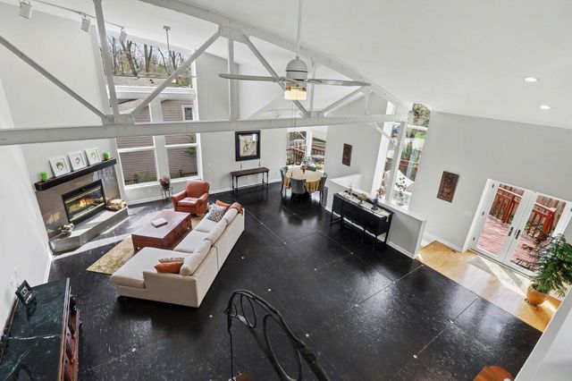 1906 Old Orchard Court, Ann Arbor, MI 48103
