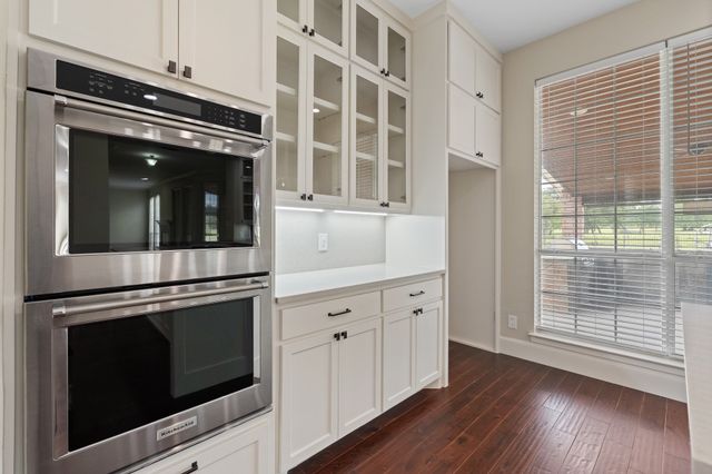 6035 Oak Hollow Drive, Burleson, TX 76028