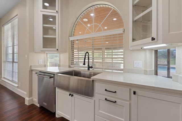 6035 Oak Hollow Drive, Burleson, TX 76028