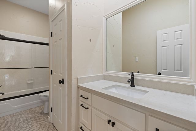 6035 Oak Hollow Drive, Burleson, TX 76028