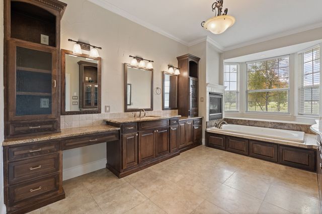 6035 Oak Hollow Drive, Burleson, TX 76028