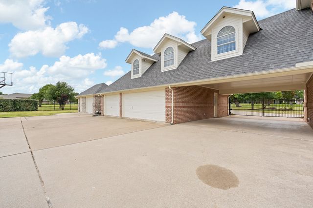 6035 Oak Hollow Drive, Burleson, TX 76028