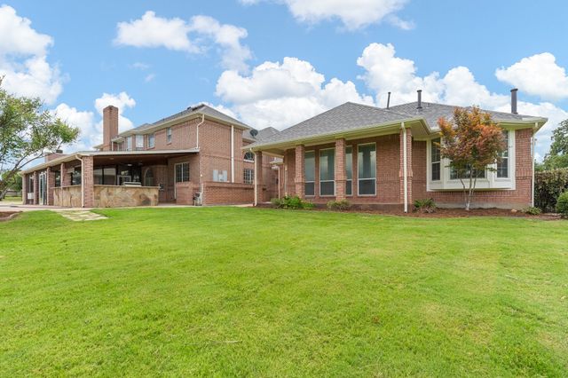 6035 Oak Hollow Drive, Burleson, TX 76028